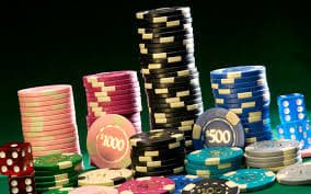 Ilustrasi pengguna menikmati layanan hiburan sports dan casino melalui perangkat mobile
